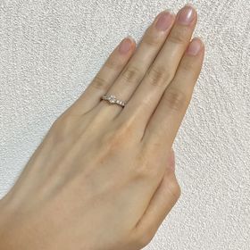 【銀座ダイヤモンドシライシの口コミ】 シンプルな一粒ダイヤのものがいいかなぁと思いお店に向かいました。実際…