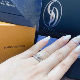 【銀座ダイヤモンドシライシの口コミ】 他社1社と比較して選びましたが、このV字と、キラッキラなダイヤに一目惚…