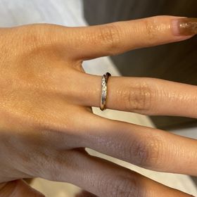 【アイプリモ(I-PRIMO)の口コミ】 デザインに一目惚れ。
初めて見た時に仕事でもプライベートでも付けられる…