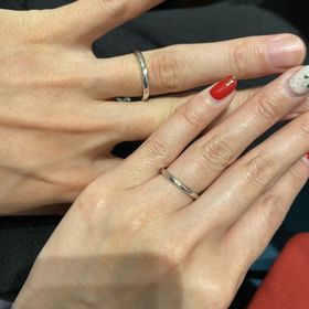 【銀座ダイヤモンドシライシの口コミ】 シンプルかつ、デザイン性のもあるもので探していました。
どちらも真ん中…