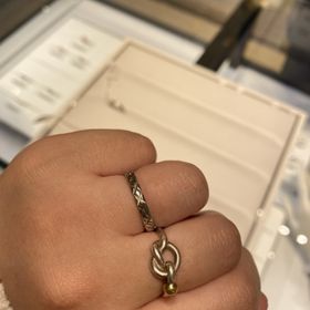 【シャネル(CHANEL)の口コミ】 知名度がありつつも主張しすぎないデザインです。男性がつけていても違和…
