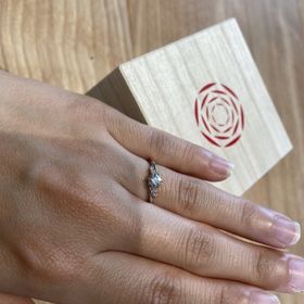 【出雲結(いずもゆい)の口コミ】 ホームページで拝見して、デザイン等で一目惚れしました。店舗で指輪のデ…