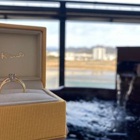 【ケイウノ ブライダル(K.UNO BRIDAL)の口コミ】 オーダーメイドができるということで、どうしても指輪はゴールド、爪はプ…