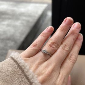 【アンジェリックフォセッテ(Angelique Fossette)の口コミ】 指輪のデザインです。普段使い可能なデザインを選びましたり内側にはサフ…