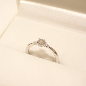 【輪-RIN-の口コミ】 シンプルなデザインとダイヤの輝きが美しいところがとても気に入りました…