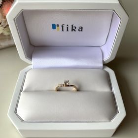 【fika (フィーカ)の口コミ】 一番最初のお店で
一番最初に気になって試着させてもらった指輪でした。

…
