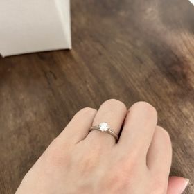 【ENUOVE(イノーヴェ)の口コミ】 サプライズでとても良いグレードのダイヤモンドを頂いたので、ダイヤがキ…