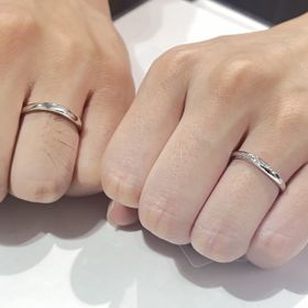 【CAFERING(カフェリング)の口コミ】 ウェーブの指輪を探していて、試着しました。
指馴染みもよく、着け心地が…