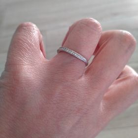 【ジュエリーツツミ(JEWELRY TSUTSUMI)の口コミ】 キラキラしたものが大好きなので、結婚指輪をダイヤ入りにするかそれとも…