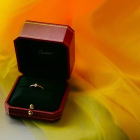 【カルティエ(Cartier)の口コミ】 一目惚れです。
ペアシェイプとピンクゴールドという人と被りにくそうなデ…