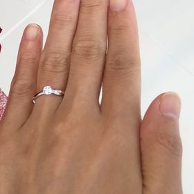 【俄(にわか)の口コミ】 ダイヤモンドのサイドにあるダイヤモンドの流れや並びが綺麗で、選びまし…