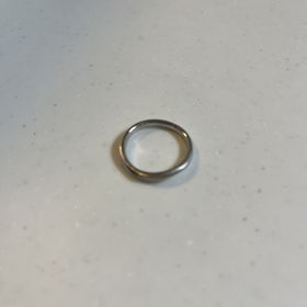 【4℃ BRIDAL(ヨンドシーブライダル)の口コミ】 指輪を選ぶ際に気にした点は、10万円程度の価格帯とシンプルながらもデザ…