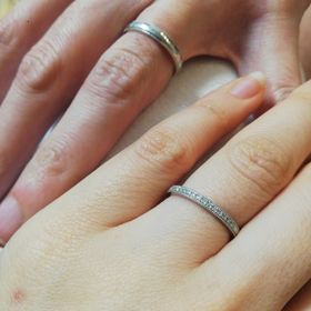 【GALA JEWELRY(ガラジュエリー)の口コミ】 彼と私の理想にあったシンプルで落ち着いたデザインでした! ふたりともこ…