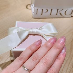 【LOVE NOTESの口コミ】 指がスッキリ長く見えるのを探していました。
指輪のデザインが気に入った…