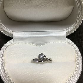 【snow(スノウ)の口コミ】 義母から頂いた指輪をフルリフォームしました。
元のデザイン料金だけで、…
