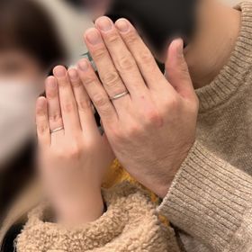 【アイプリモ(I-PRIMO)の口コミ】 斜めのラインにダイヤモンドが3つ入っているデザインのものにしました。私…