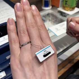 【銀座ダイヤモンドシライシの口コミ】 ストレートタイプ
ダイヤあり
プラチナ

結婚指輪はダイヤありで探してい…