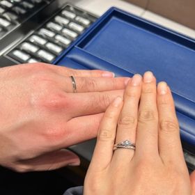 【銀座ダイヤモンドシライシの口コミ】 重ね付けでも片方だけ着用してもしっくりくるデザインであること、着け心…