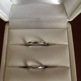 【CAFERING(カフェリング)の口コミ】 シンプルで落ち着いたデザインながらも、繊細なミル打ちのラインに心惹か…