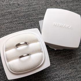 【俄(にわか)の口コミ】 同じブランドのNIWAKAの婚約指輪をプレゼントしてもらったので、結婚指輪…