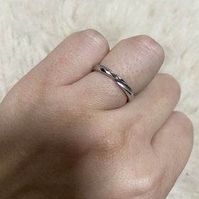 【湘南彫金工房 andfuseの口コミ】 シンプルの中にデザインがある指輪にしました。捻りのあるデザインで、素…