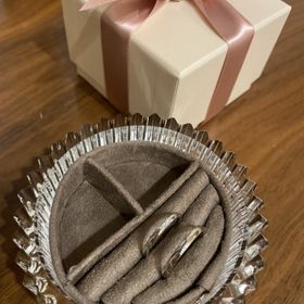 【アイプリモ(I-PRIMO)の口コミ】 ダイヤが３つ並んで入っているのがとても綺麗で
暗闇でもキラキラと綺麗に…