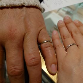 【Ponte Vecchio(ポンテヴェキオ)の口コミ】 シンプルで使いやつそう。
石を止める足が出っ張って居ないので使いやすそ…