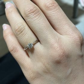 【銀座ダイヤモンドシライシの口コミ】 ブランド力と価格帯から選択しました。あと、セミオーダーできるので、ダ…