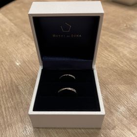 【HOSHI no SUNA 星の砂(ほしのすな)の口コミ】 シンプルだが2本のラインがクロスしておりシンプル過ぎないデザイン。レデ…