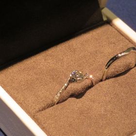 【COCKTAIL(カクテル)の口コミ】 試着したときのつけ心地がすごく気に入ったのと
彼が選んだ大きさのダイヤ…