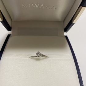 【俄(にわか)の口コミ】 デザインに一目惚れしました。
ダイヤのカットもすごく繊細で輝きも素敵で…