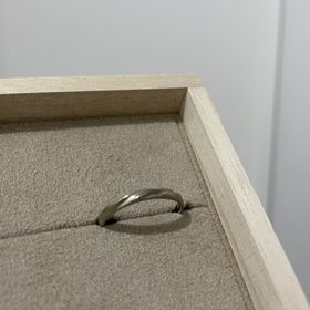 【YUKA HOJO(ユカホウジョウ)の口コミ】 シンプルなデザインの指輪を探してたところyukahojoさんの指輪に出会いま…