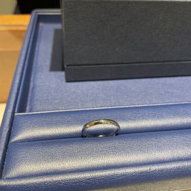 【銀座ダイヤモンドシライシの口コミ】 デザインがシンプルで着け心地が良かったこと。着けた時に指輪の主張が強…