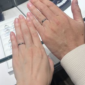 【銀座ダイヤモンドシライシの口コミ】 歳をとってもずっとつけていられるようなシンプルなデザインがいいなとは…