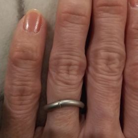 【ケイウノ ブライダル(K.UNO BRIDAL)の口コミ】 つや消しで探していたところ、プラスアレンジが出来ることが大きかったで…