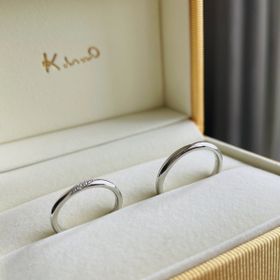 【ケイウノ ブライダル(K.UNO BRIDAL)の口コミ】 ずっとつけることを考えるとシンプルなデザインでさりげないけど、存在感…