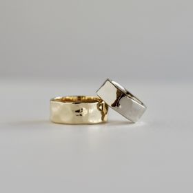 【hitotsuchi(ヒトツチ)の口コミ】 デザインです。2人の希望の素材や太さが違ったので、フルオーダーをして頂…