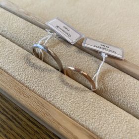 【ith(イズ)の口コミ】 クロッカンテという、金属でたたいたような模様のデザインを試着しました…