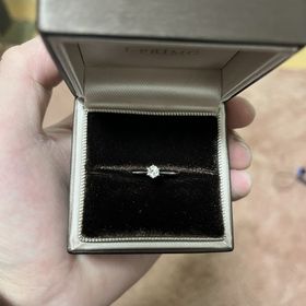 【アイプリモ(I-PRIMO)の口コミ】 結婚指輪と重ね付けすることを想定してシンプルなデザインを選択した。
ダ…