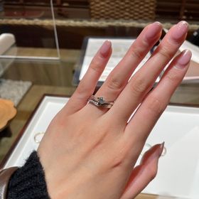 【杢目金屋(もくめがねや)の口コミ】 木目が入っている指輪が特徴的で、他のブランドでは見ないデザインです。…