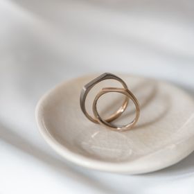 【Cayof(カヨフ)の口コミ】 いくつかデザインを見せていただき、あまり見ない印台がついてるものを選…