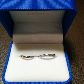 【GALA JEWELRY(ガラジュエリー)の口コミ】 まずはお値段、２つで9万9千円でした。
あとは特にブランドとかのこだわり…