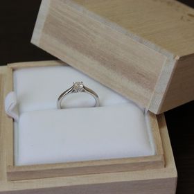 【William-LennyDiamond(ウィリアム・レニー・ダイヤモンド)の口コミ】 結納で使う指輪だったので慎重に選びました。他の指輪よりも、指輪の作り…