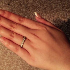 【ティファニー(Tiffany & Co.)の口コミ】 シンプルなプラチナも検討していましたが、毎日身に着けているとプラチナ…