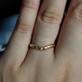 【ティファニー(Tiffany & Co.)の口コミ】 私の肌色(白い)に合ったローズゴールドだったこと、緩やかなカーブで指に…