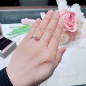 【アイプリモ(I-PRIMO)の口コミ】 華奢な手であったため、細めのリングにしました。デザインは色々ありまし…