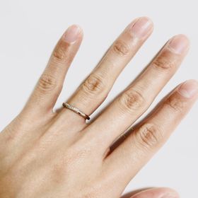 【YUKA HOJO(ユカホウジョウ)の口コミ】 購入の決め手はリングの細さです！
指が細く、太めのリングは似合いません…