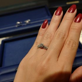 【銀座ダイヤモンドシライシの口コミ】 婚約指輪は見栄えが良くて華やかなものを！と思い、センターダイヤモンド…