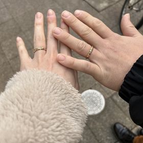 【ケイウノ ブライダル(K.UNO BRIDAL)の口コミ】 デザインがとてもかわいい。指につけたときのフィット感、色が選べる。デ…