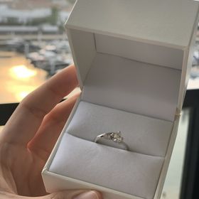 【William-LennyDiamond(ウィリアム・レニー・ダイヤモンド)の口コミ】 世界で一番輝くと言われているウィリアムレニーダイヤモンドを夫が選んで…